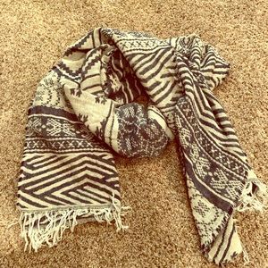 Gorgeous scarf with indigo colored design